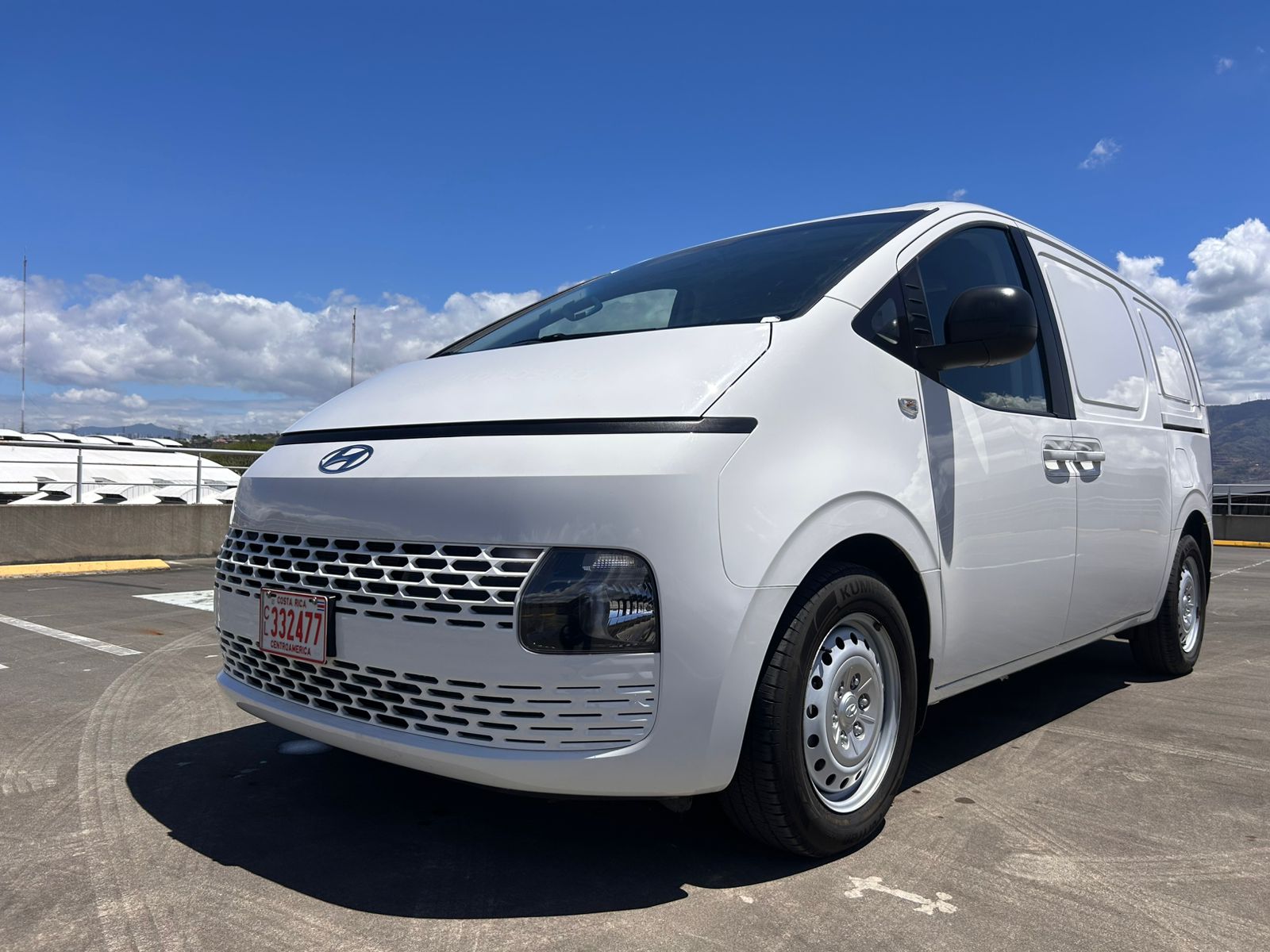 Hyundai Staria · CL332477